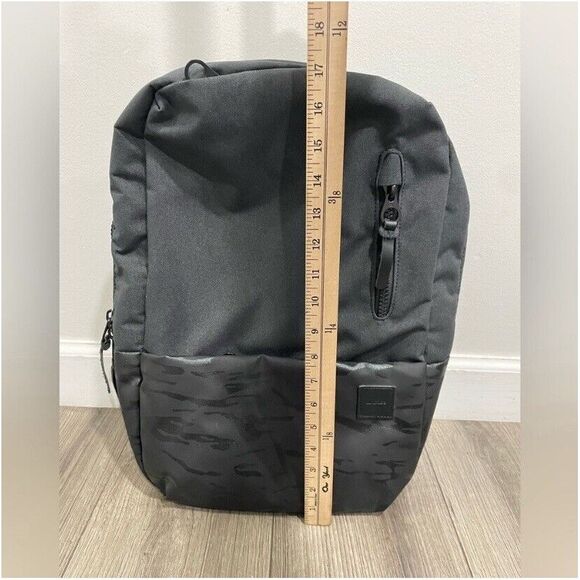 Incase Black Backpack - Picture 5 of 8